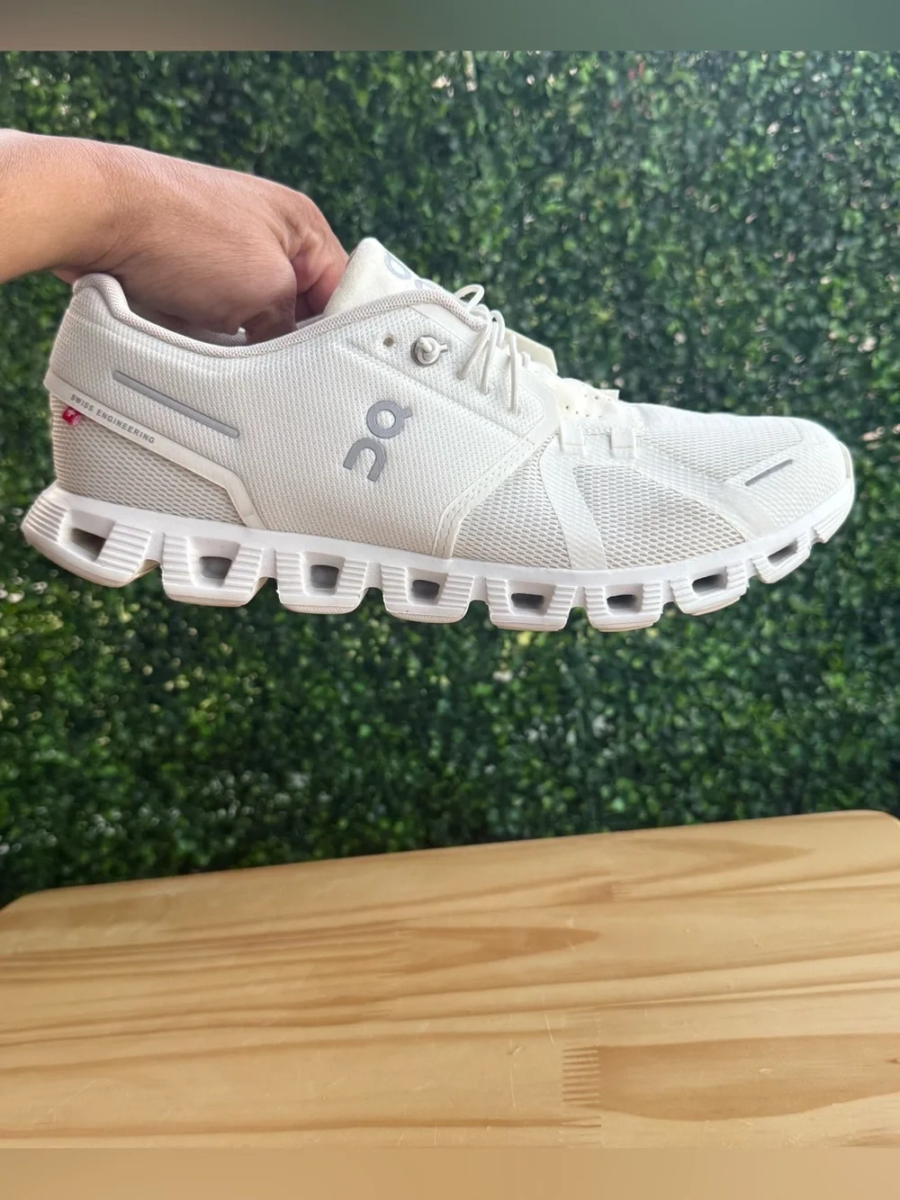 On Cloud 5 Men’s Size 10 Undyed White Sneakers